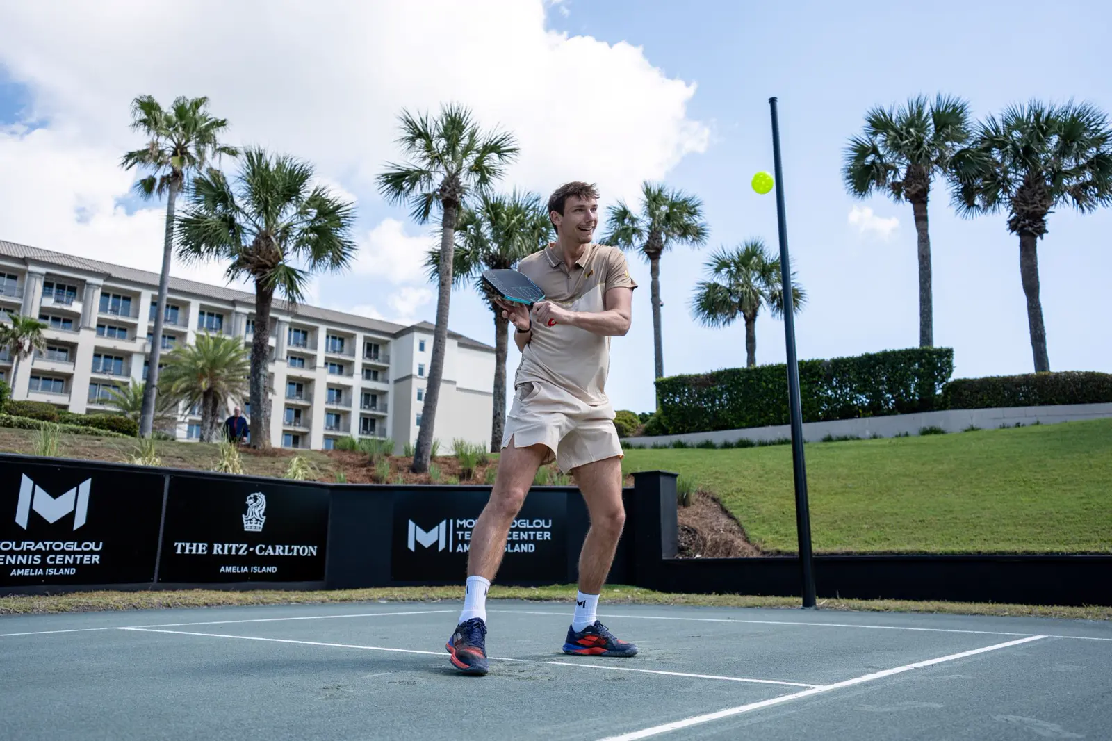 Coach beim Pickleball auf den Plätzen des Mouratoglou Tennis Center Amelia Island