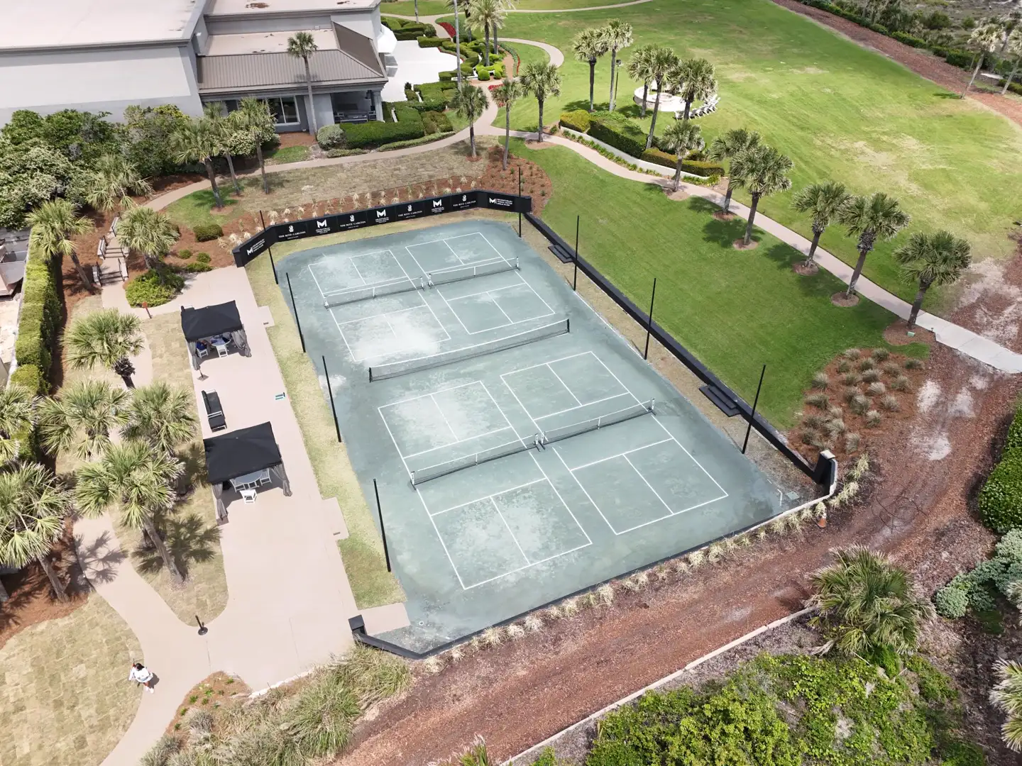 Vista aérea de las pistas de pickleball del Mouratoglou Tennis Center Amelia Island