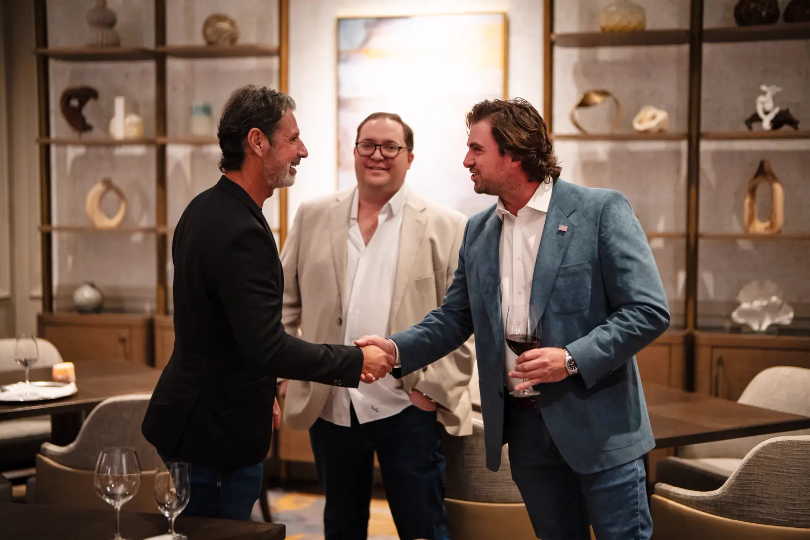 Patrick Mouratoglou accueillant des invités dans le restaurant du Ritz-Carlton, Amelia Island