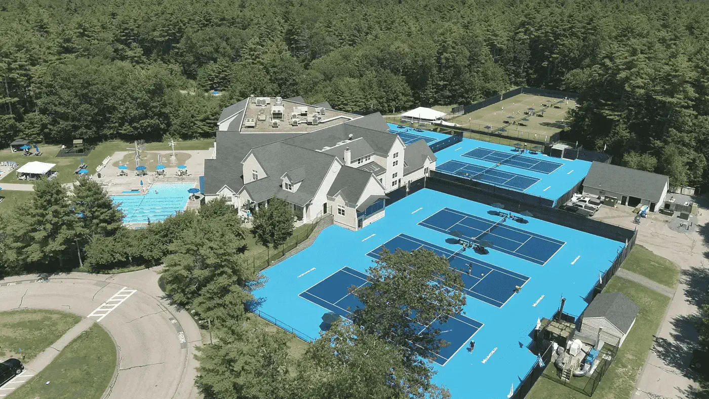 Vue aérienne des courts du Mouratoglou Tennis Center Boston au Thoreau Club, Concord, Massachusetts