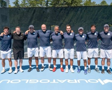 Il team di coach Mouratoglou schierato in campo in Massachusetts.