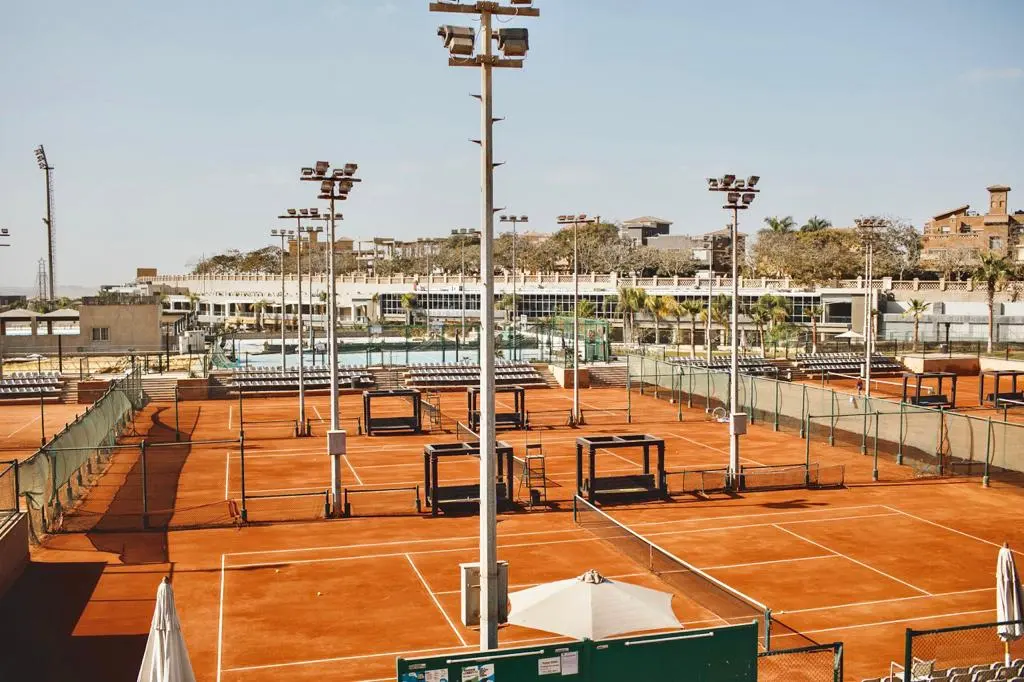 Vue panoramique des courts en terre battue du Mouratoglou Tennis Center Palm Hills