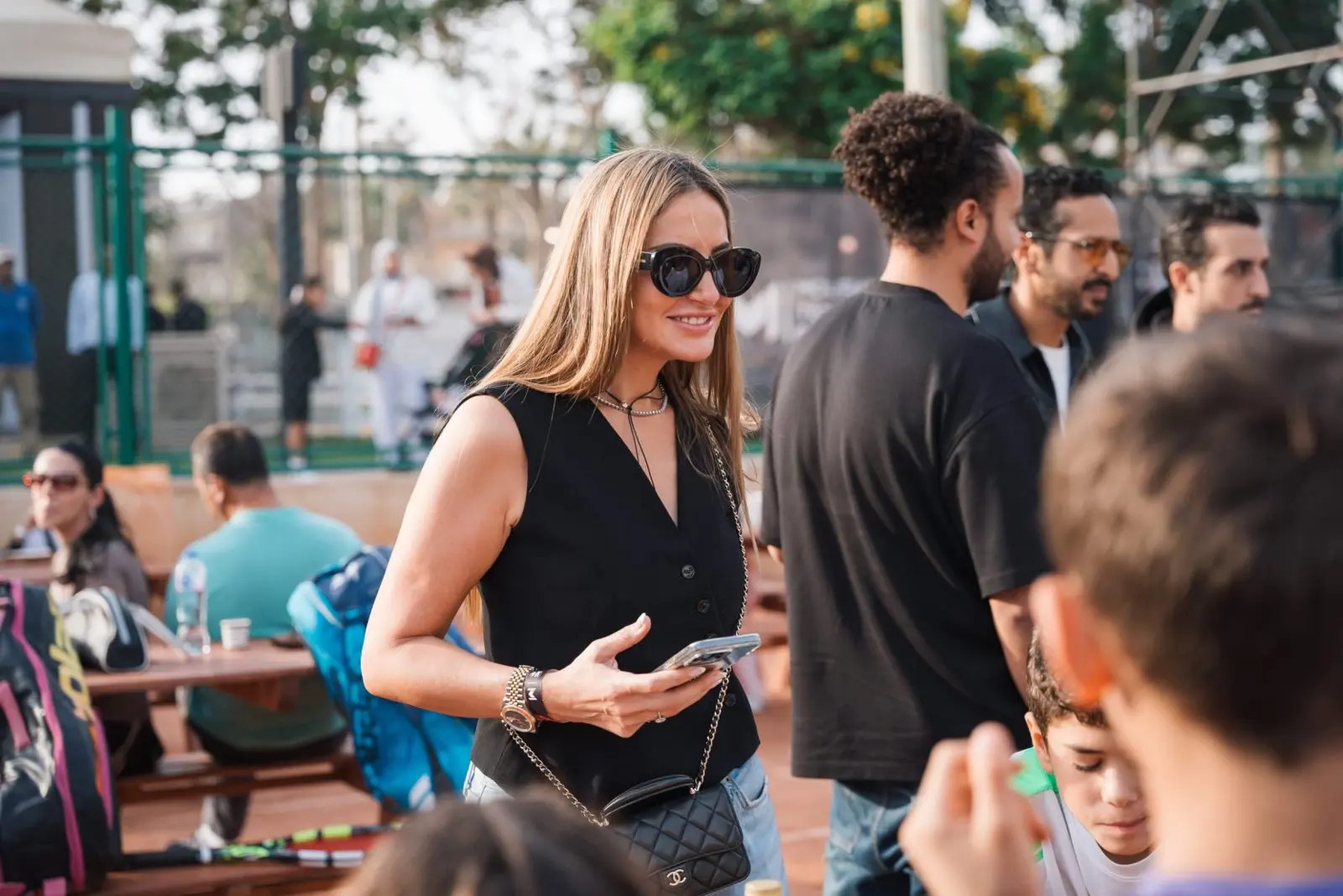Invités, joueurs et familles lors d’un événement communautaire au Mouratoglou Tennis Center Palm Hills