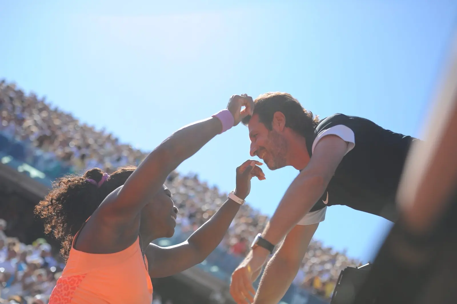 Serena Williams et son coach Patrick Mouratoglou au bord du court à Roland-Garros en 2015