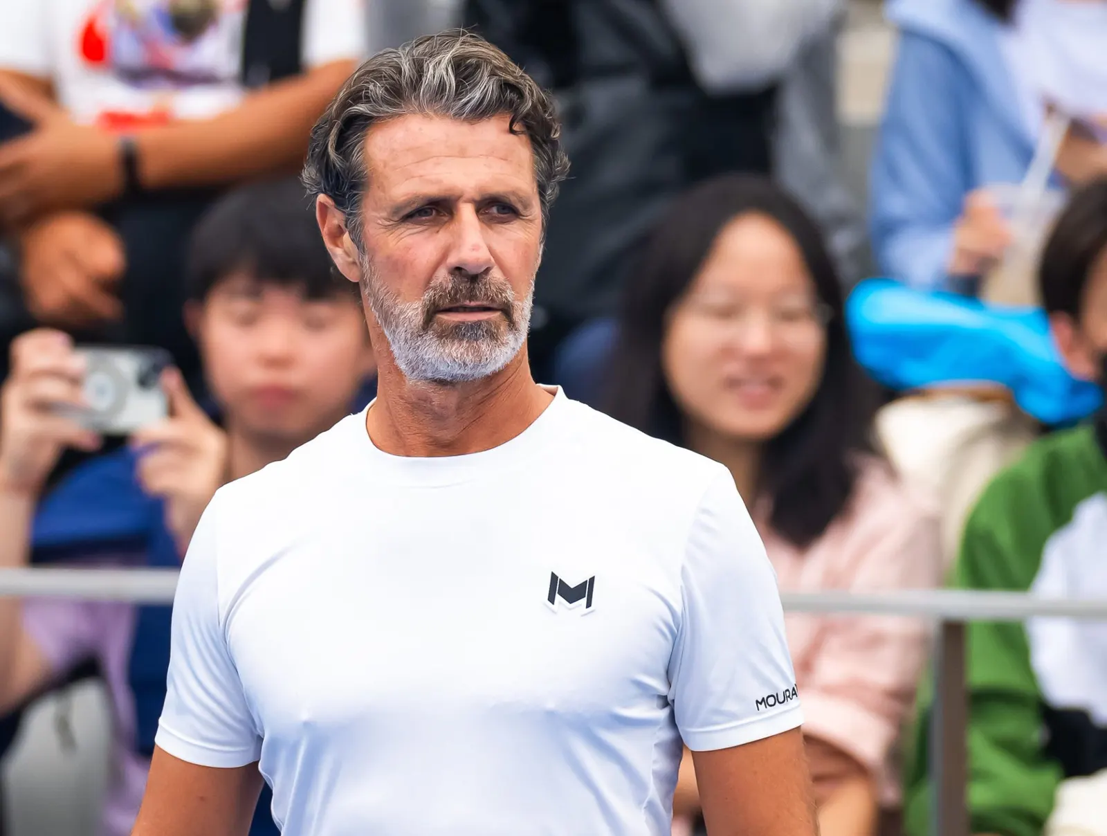 Patrick Mouratoglou viendo un partido desde la grada