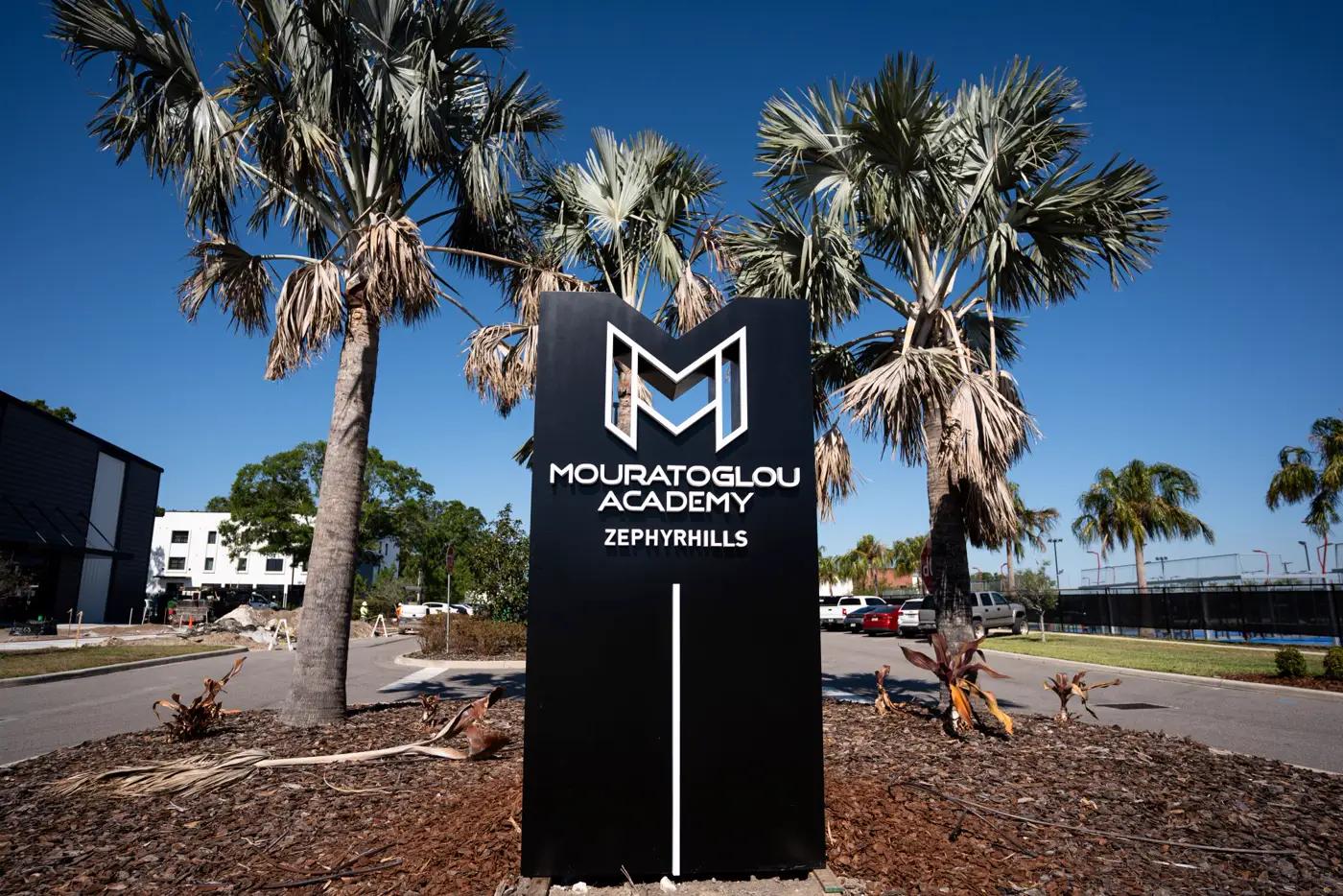 Schild der Mouratoglou Academy Zephyrhills am Campuseingang