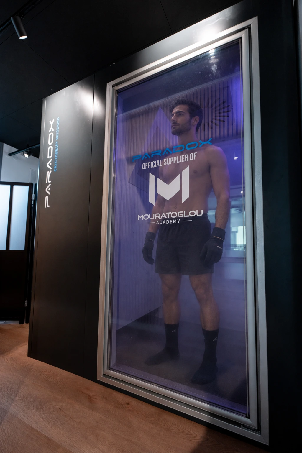 Athlet in der Kryotherapiekammer der Mouratoglou Academy