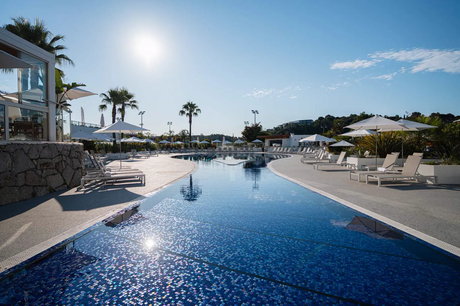 Piscine au coucher du soleil, Mouratoglou Hotel & Resort