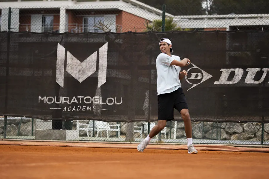 Alexei Popyrin training on clay at the Mouratoglou Academy