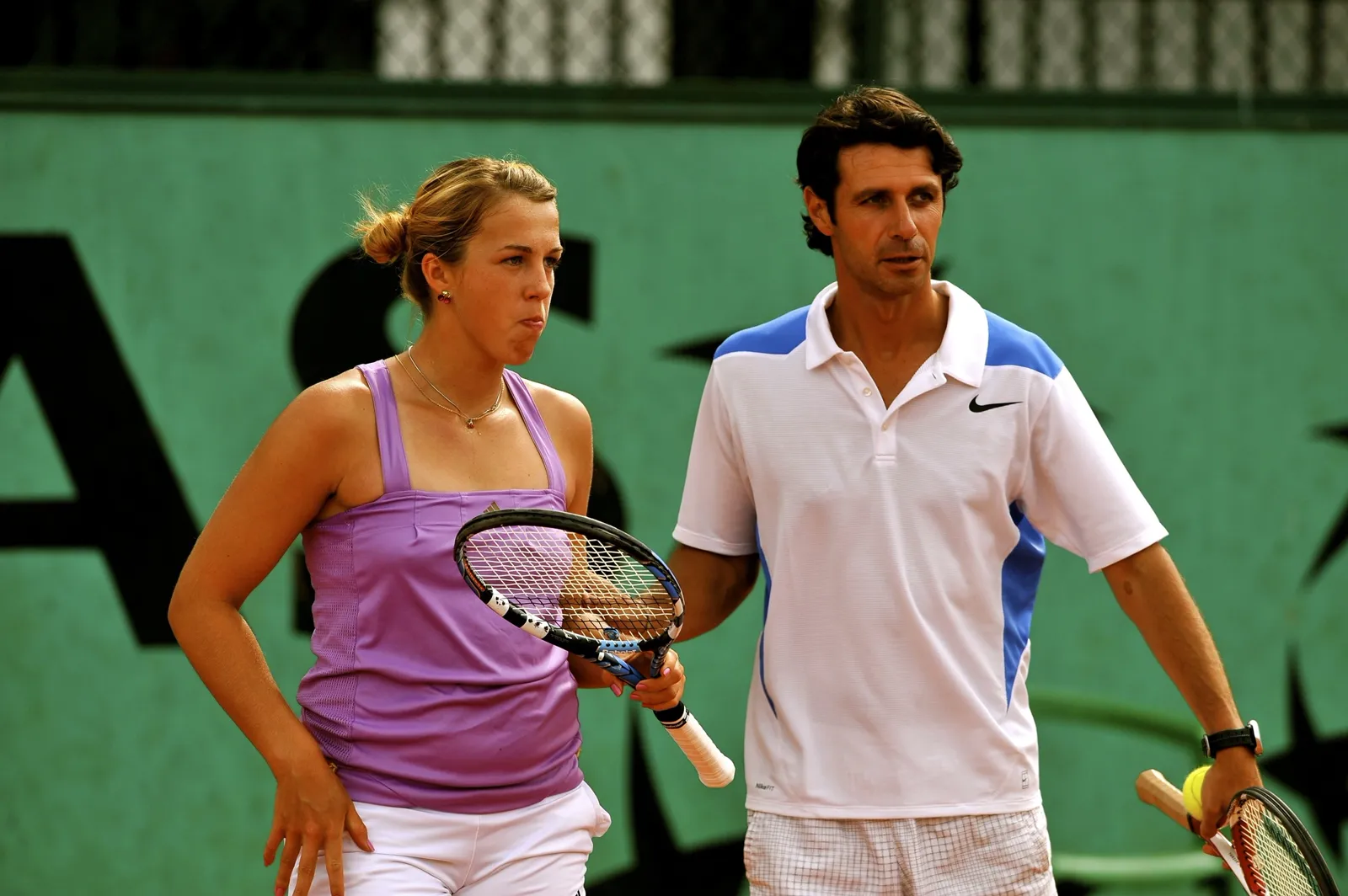 Anastasia Pavlyuchenkova mit Patrick Mouratoglou auf dem Platz