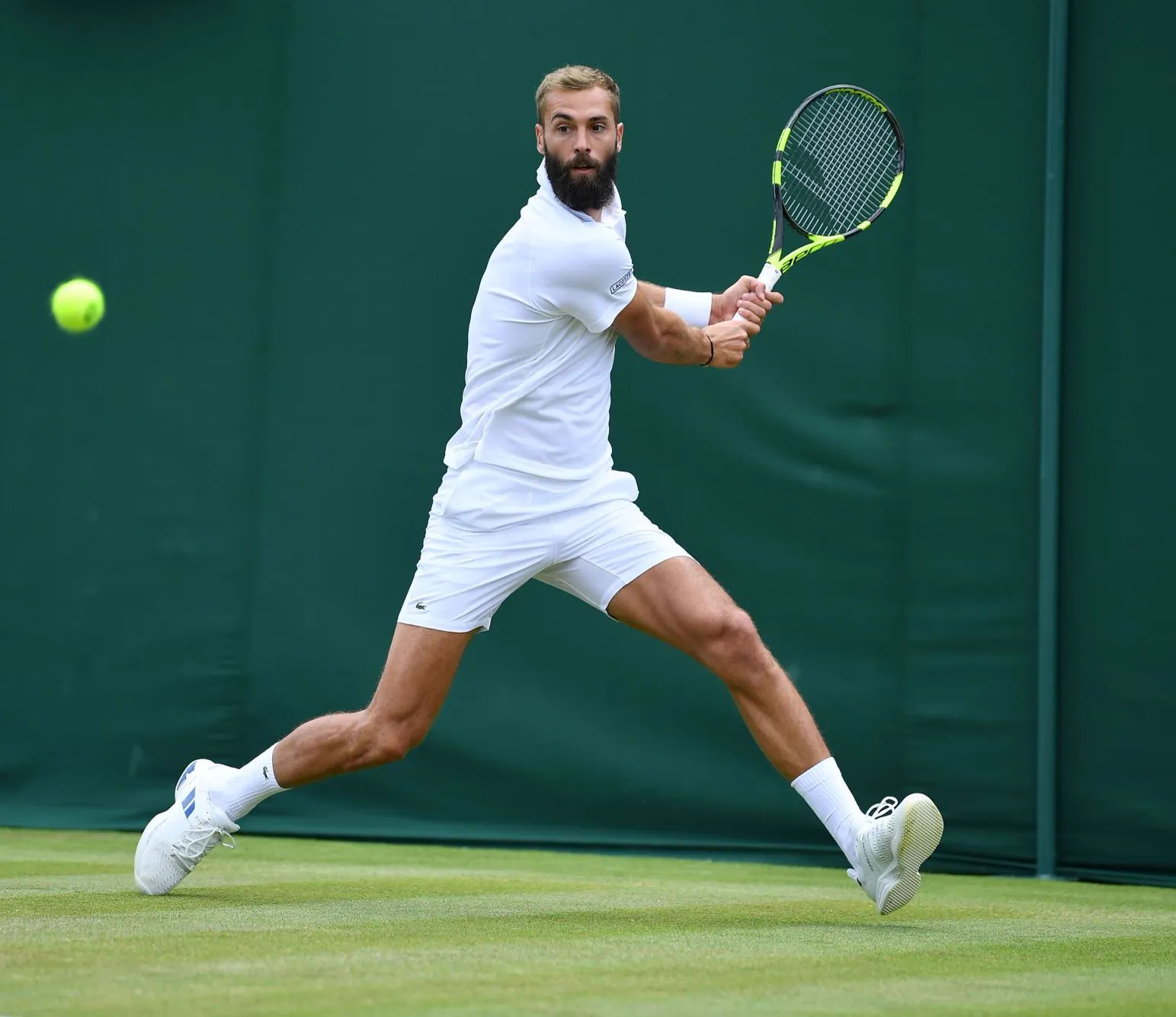 Benoît Paire running for a forehand on grass