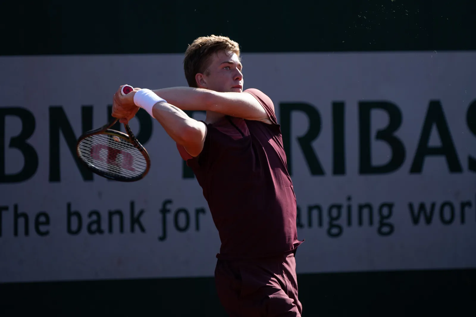 Thijs Boogaard finishing a forehand