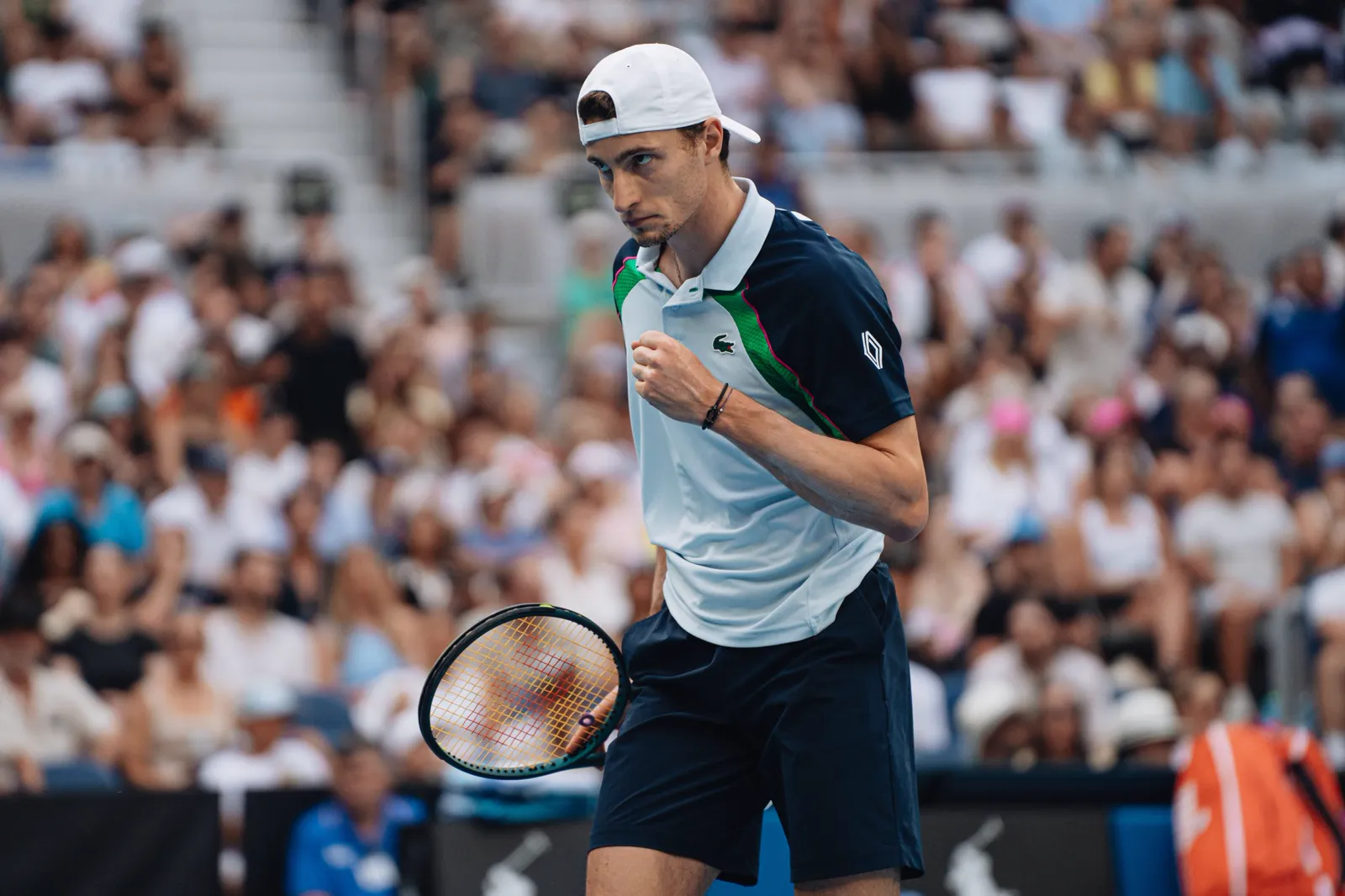 Ugo Humbert en una pista dura durante un partido