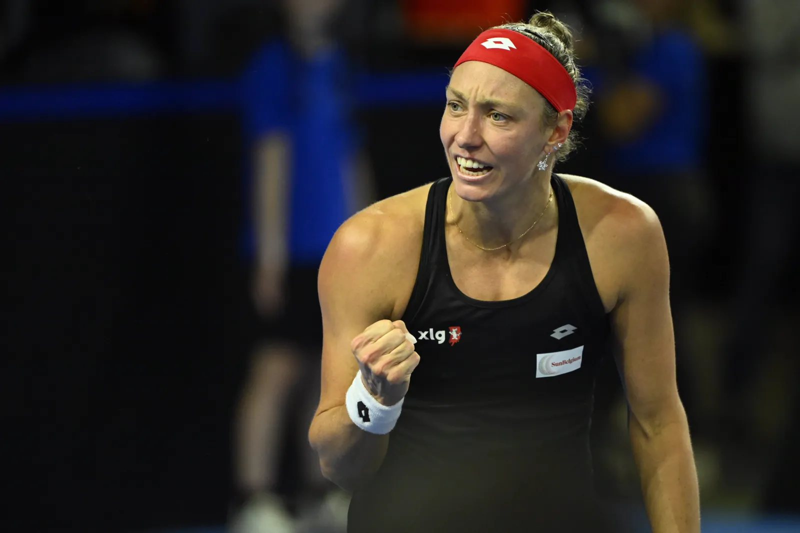 Yanina Wickmayer feiert einen Punkt mit geballter Faust