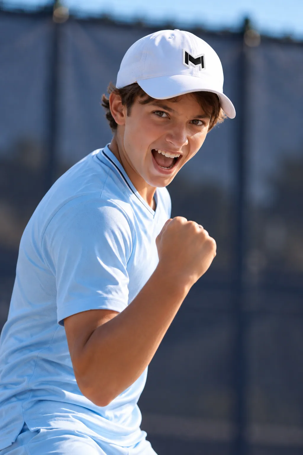 Giovane giocatore che festeggia una vittoria durante il Tournament Camp della Mouratoglou Academy